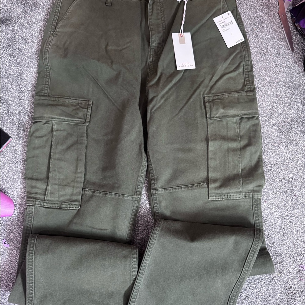 Good American Men's Cargo Pants in Army Green